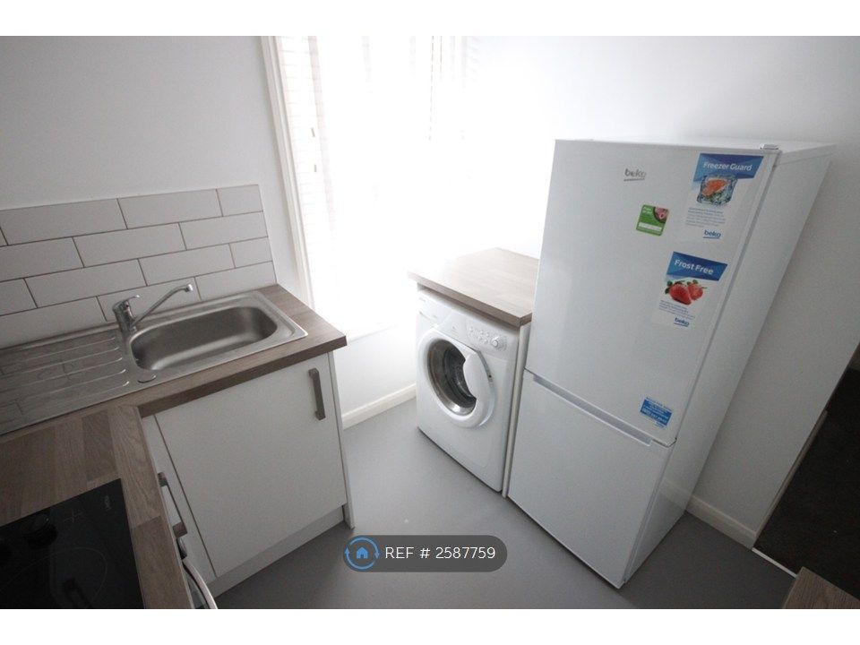 Property photo 2 of 7 Kitchen
