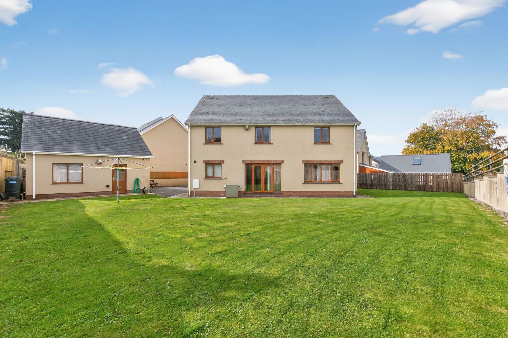 Property photo 2 of 20