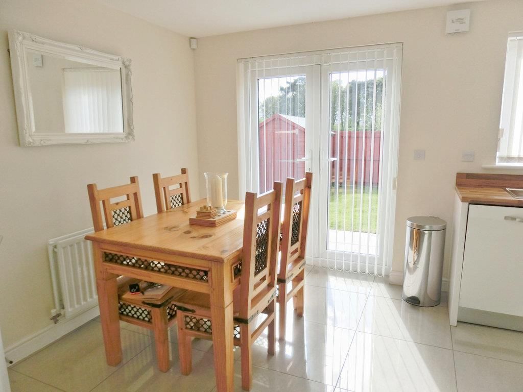 Property photo 3 of 8 Din_Lzn.Jpg