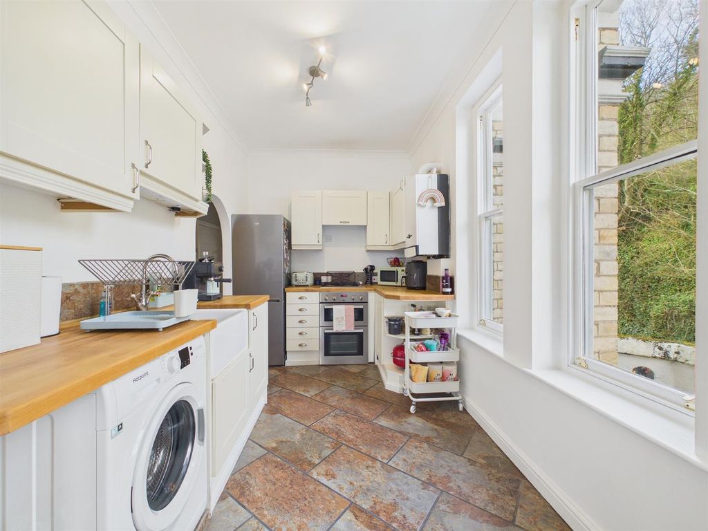 Property photo 2 of 8 Kitchen