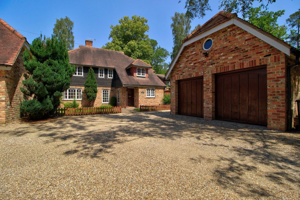 Property photo 2 of 23 Large Two Bay Detached Garage