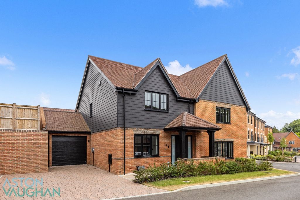 Property photo 1 of 40 4528450