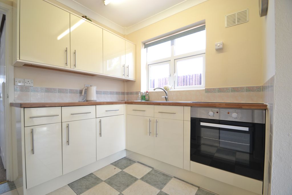 Property photo 3 of 16 Kitchen