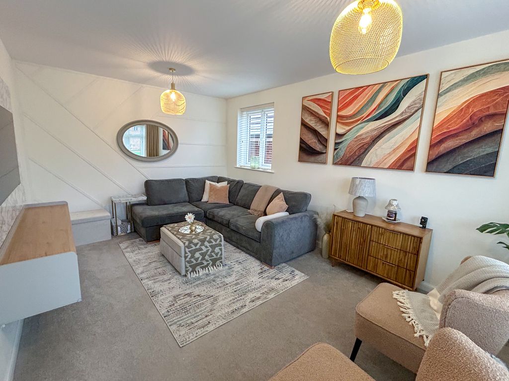 Property photo 3 of 25 Lounge 1