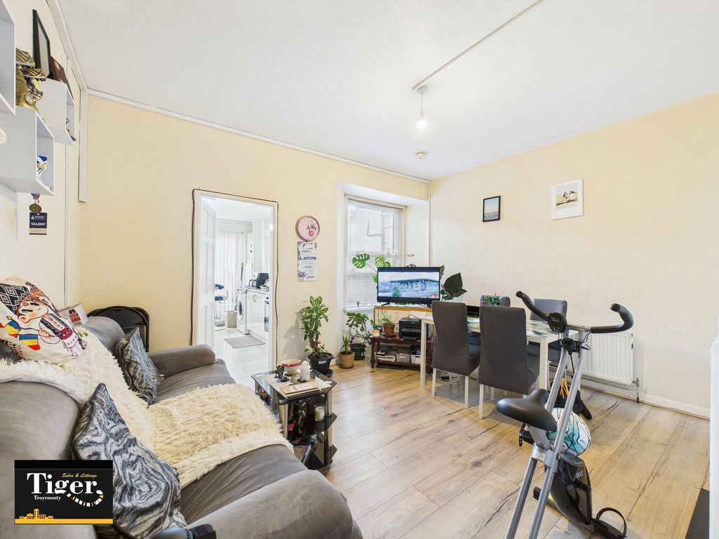 Property photo 3 of 12 Cam03440G0-Pr0468-Still010