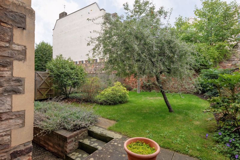Property photo 2 of 13 Garden