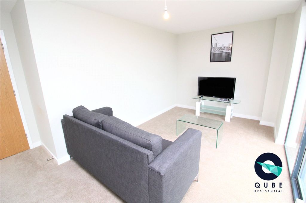 Property photo 2 of 15 Lounge