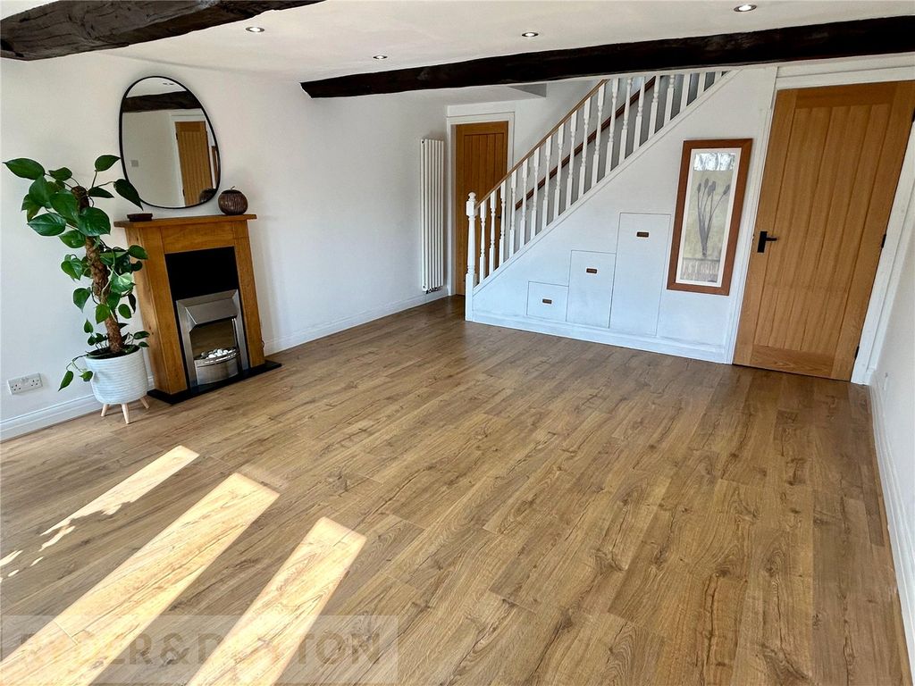 Property photo 2 of 22 Lounge