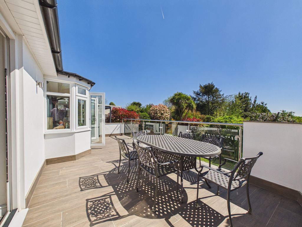 Property photo 2 of 16 Raised Terrace