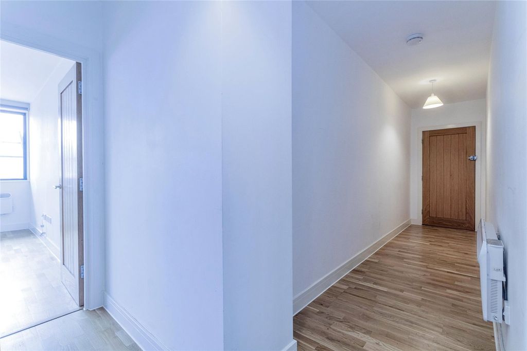 Property photo 2 of 13 Picture No. 01