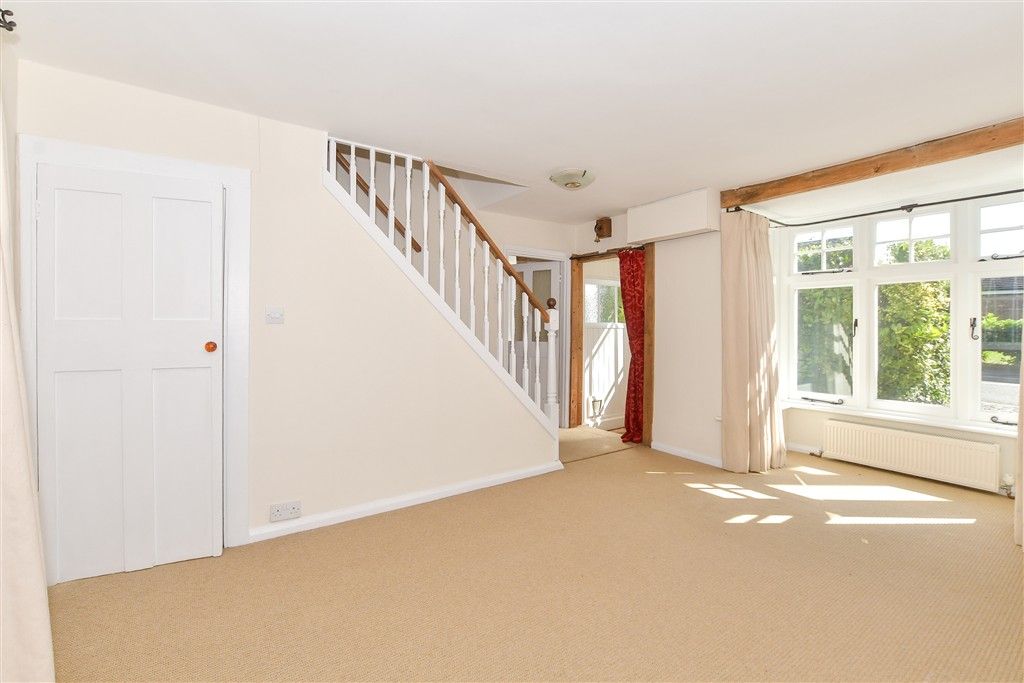 Property photo 3 of 17 Lounge