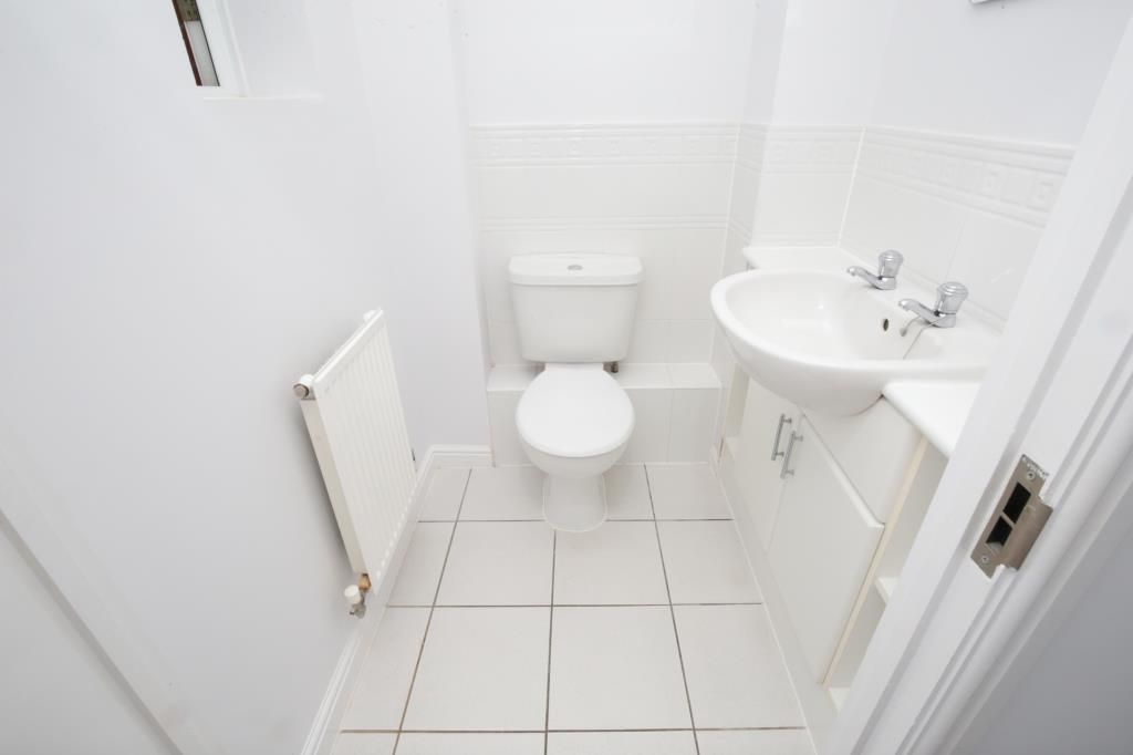 Property photo 3 of 14 Bathroom
