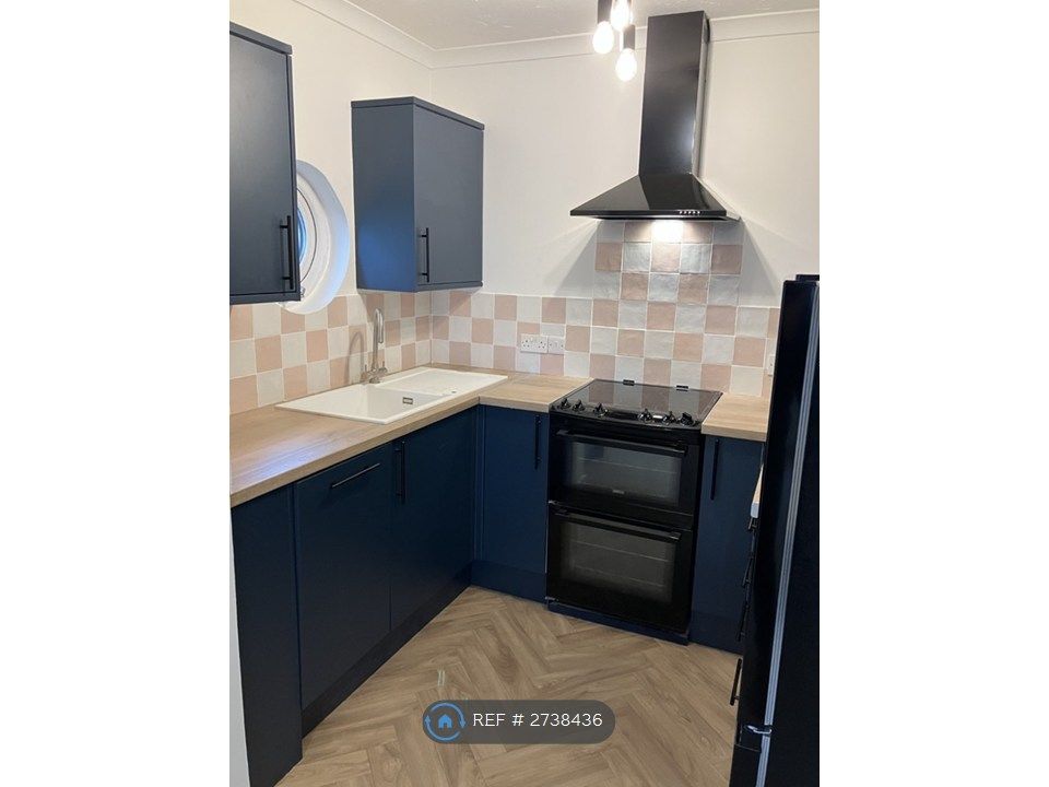 Property photo 3 of 6 Kitchen 2