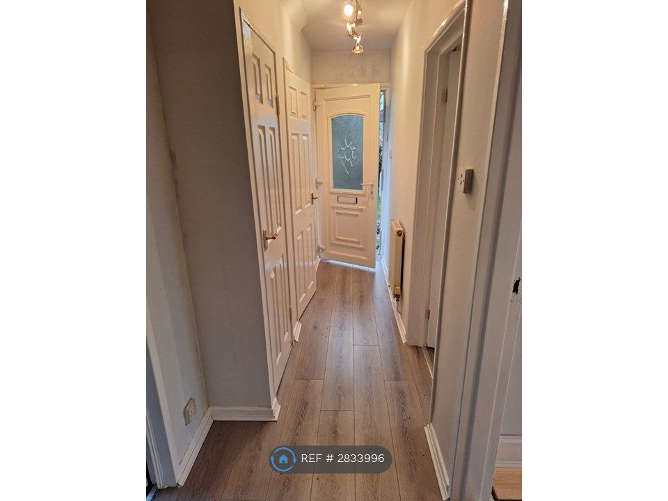 Property photo 3 of 9 Lobby