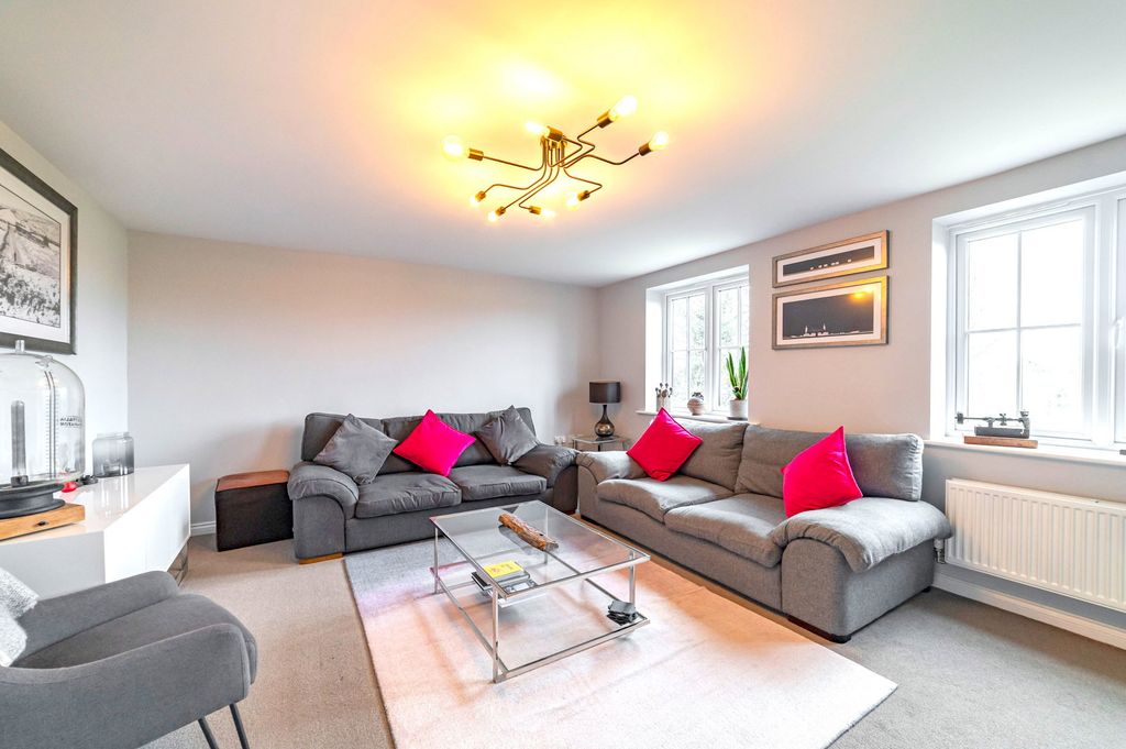 Property photo 2 of 33