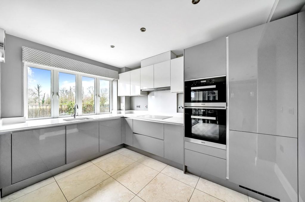 Property photo 3 of 15 Kitchen.Jpg
