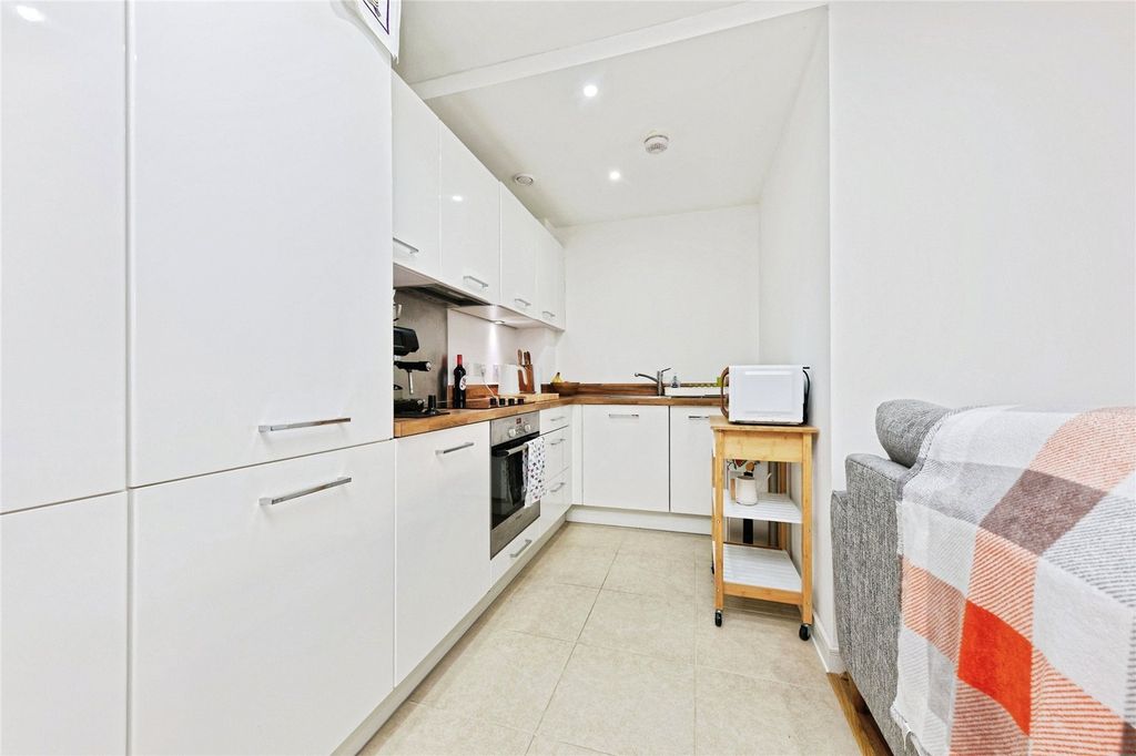 Property photo 2 of 11 Picture No. 13