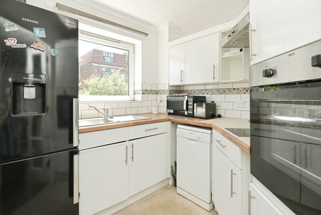 Property photo 2 of 21 Kitchen