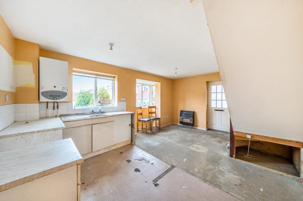 Property photo 3 of 13 Kitchen