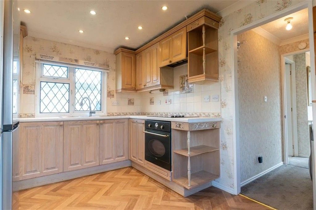 Property photo 2 of 7 Kitchen