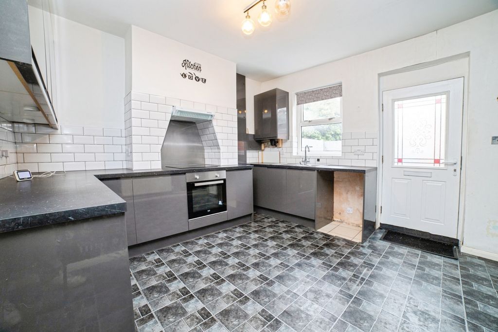 Property photo 2 of 18 Kitchen