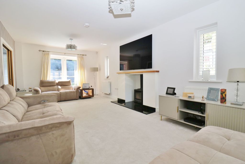 Property photo 3 of 25