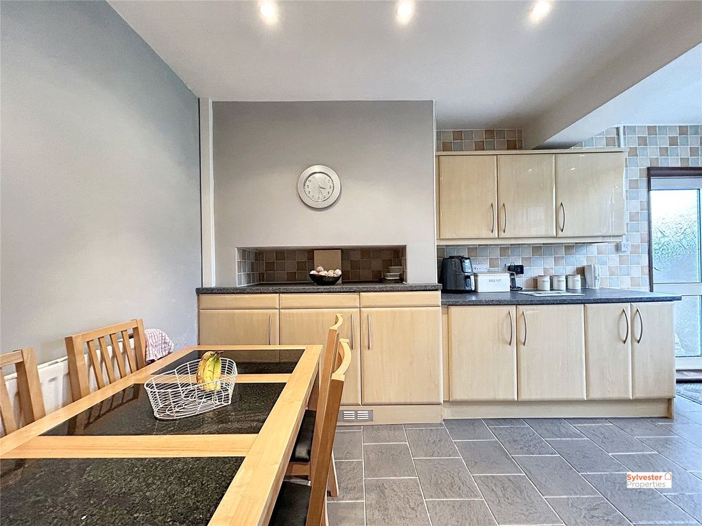 Property photo 3 of 25 Picture No. 15