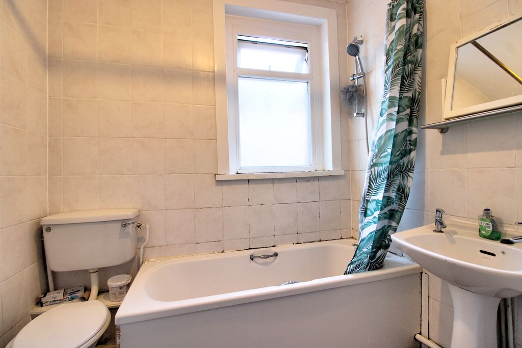 Property photo 3 of 13 Img_0683_4_5_Interior 4