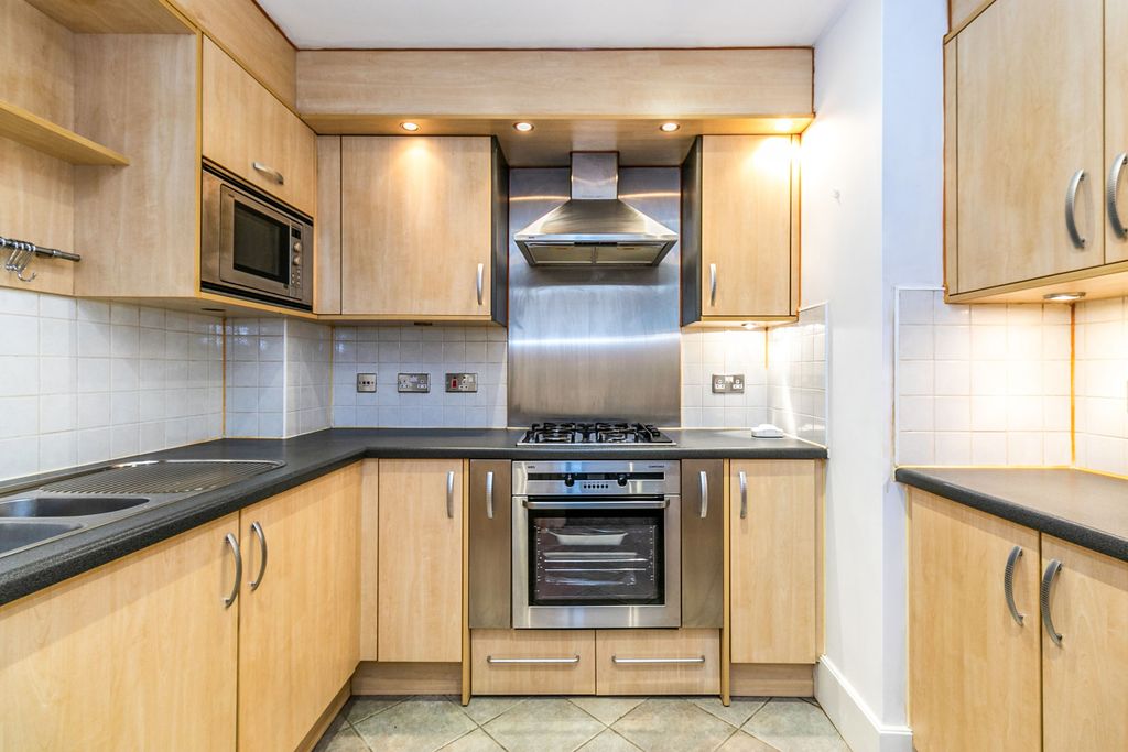 Property photo 3 of 11 Kitchen