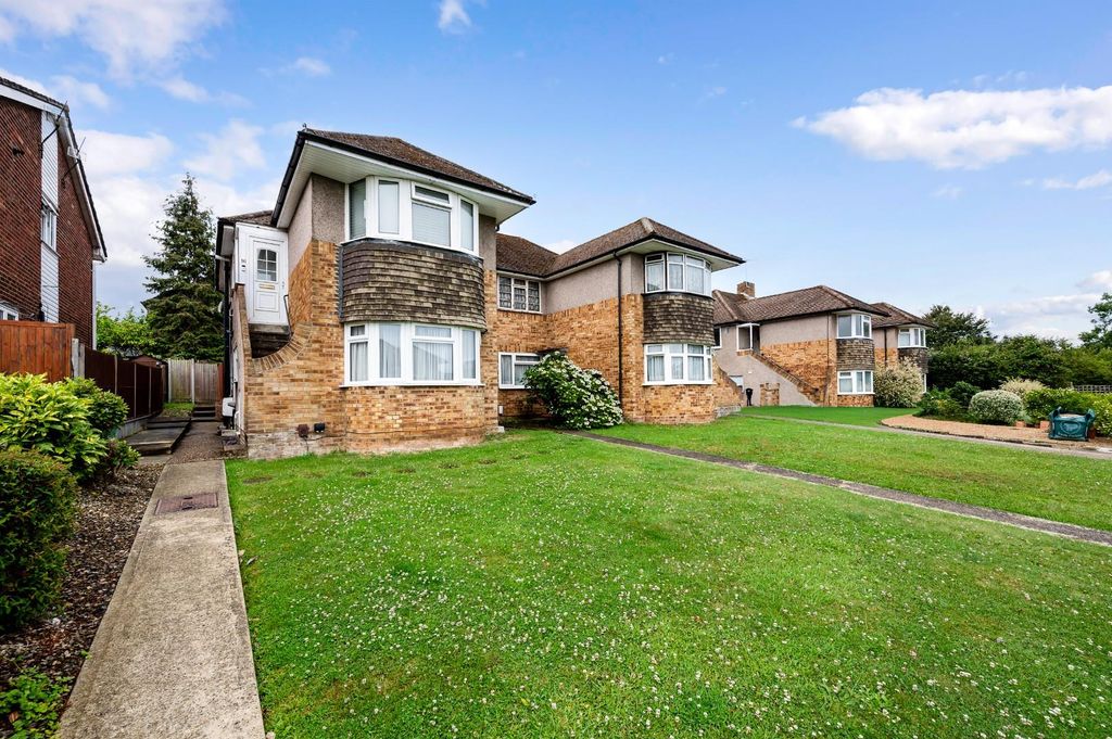 Property photo 1 of 14 Willis Close