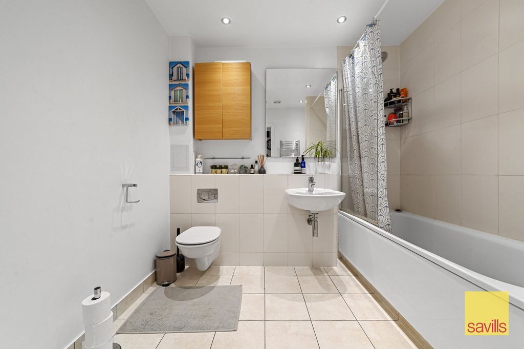 Property photo 3 of 14 Bathroom