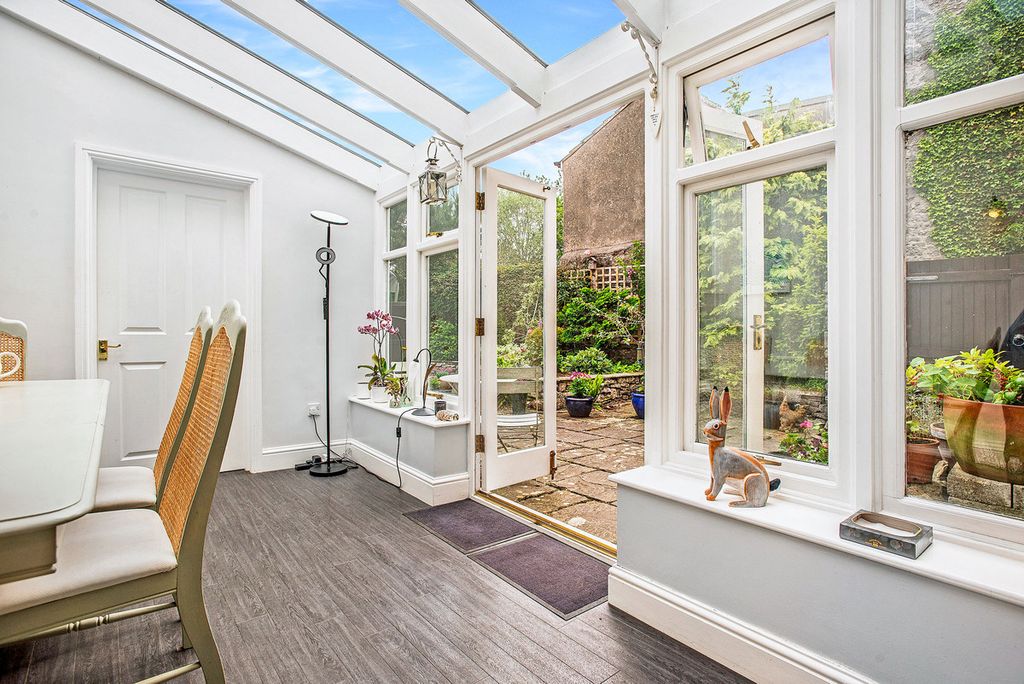 Property photo 3 of 48