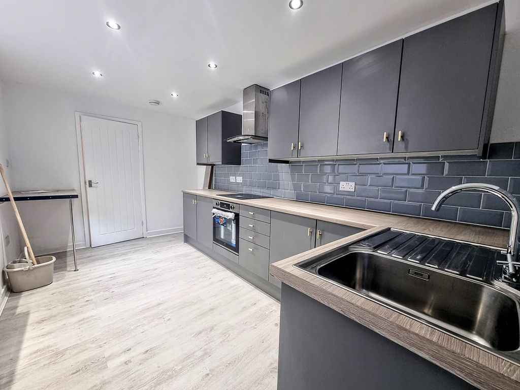 Property photo 1 of 9 Bathroom