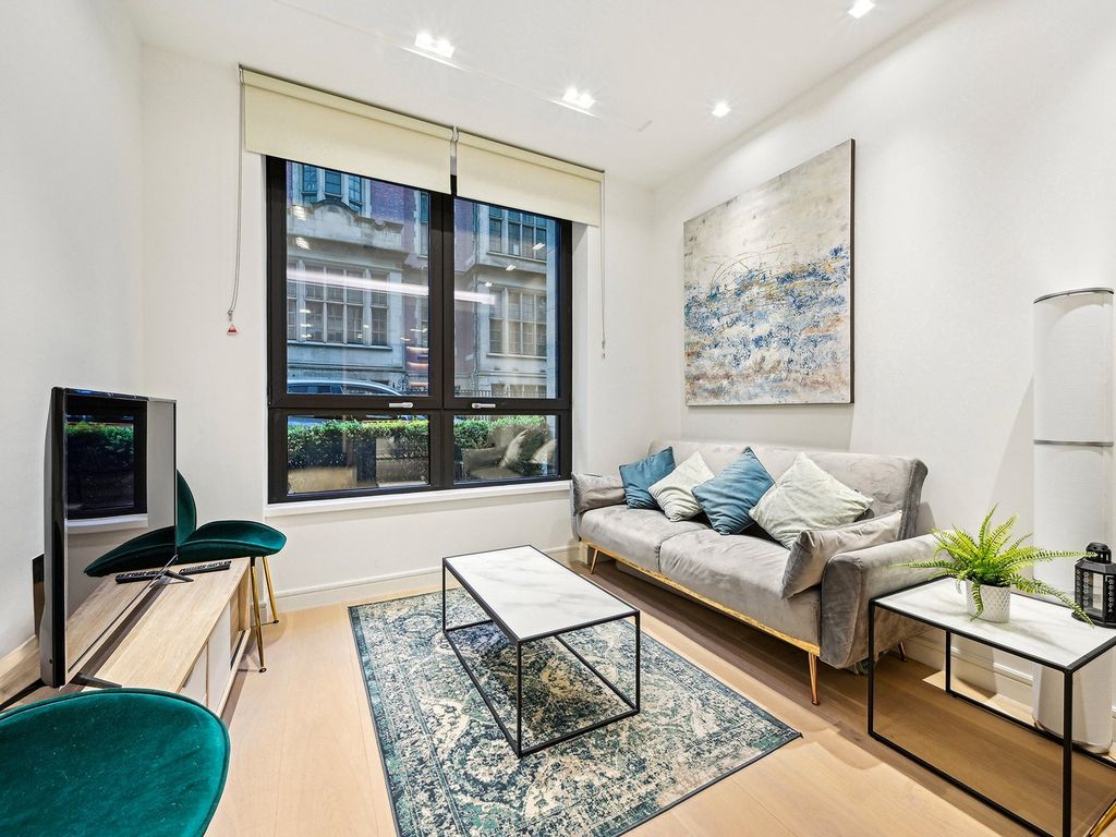 Property photo 1 of 10 Lincoln Square