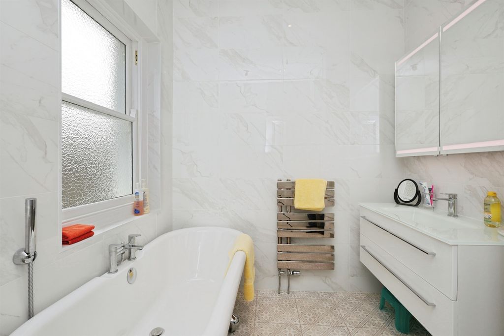Additional image 9 of 3 bed flat for saleSt. Johns Road, Eastbourne BN20