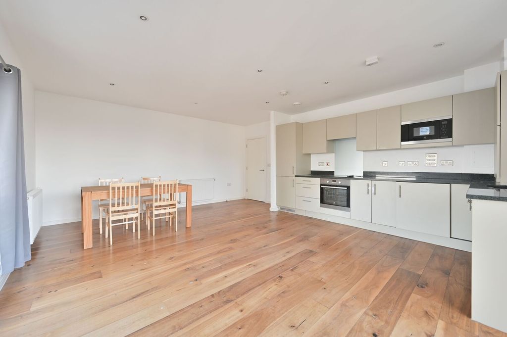 Property photo 2 of 8