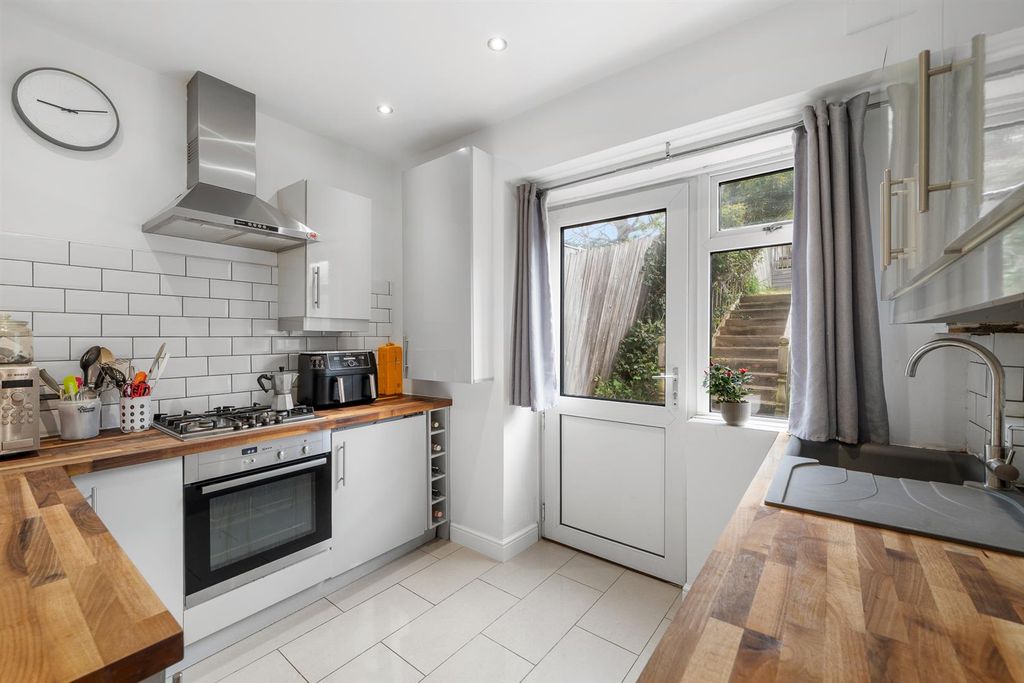 Property photo 2 of 14 Kitchen