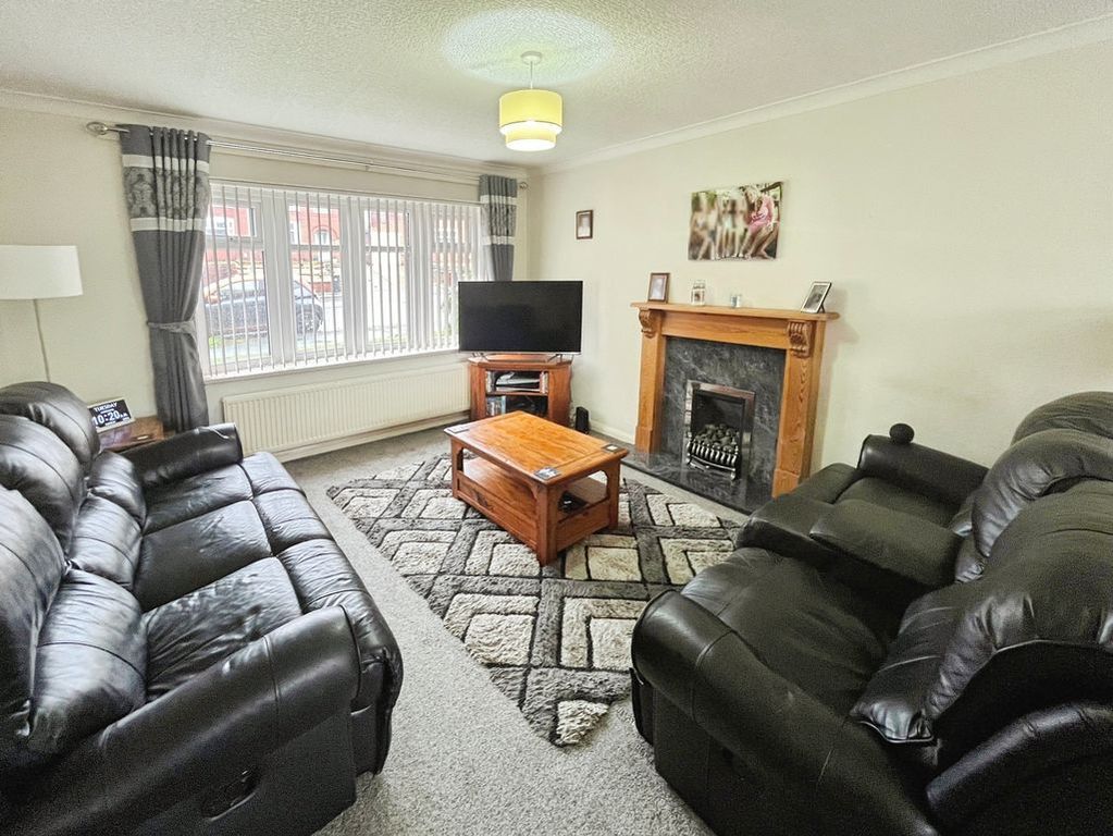 Property photo 2 of 19 Lounge