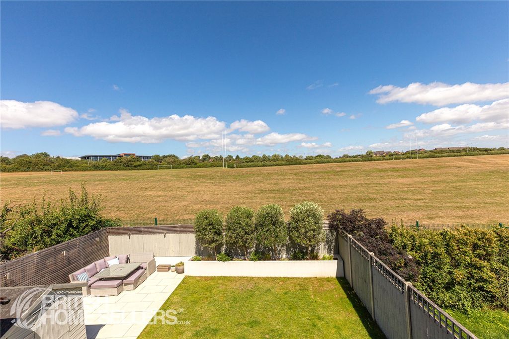 Property photo 2 of 23 Picture No. 32