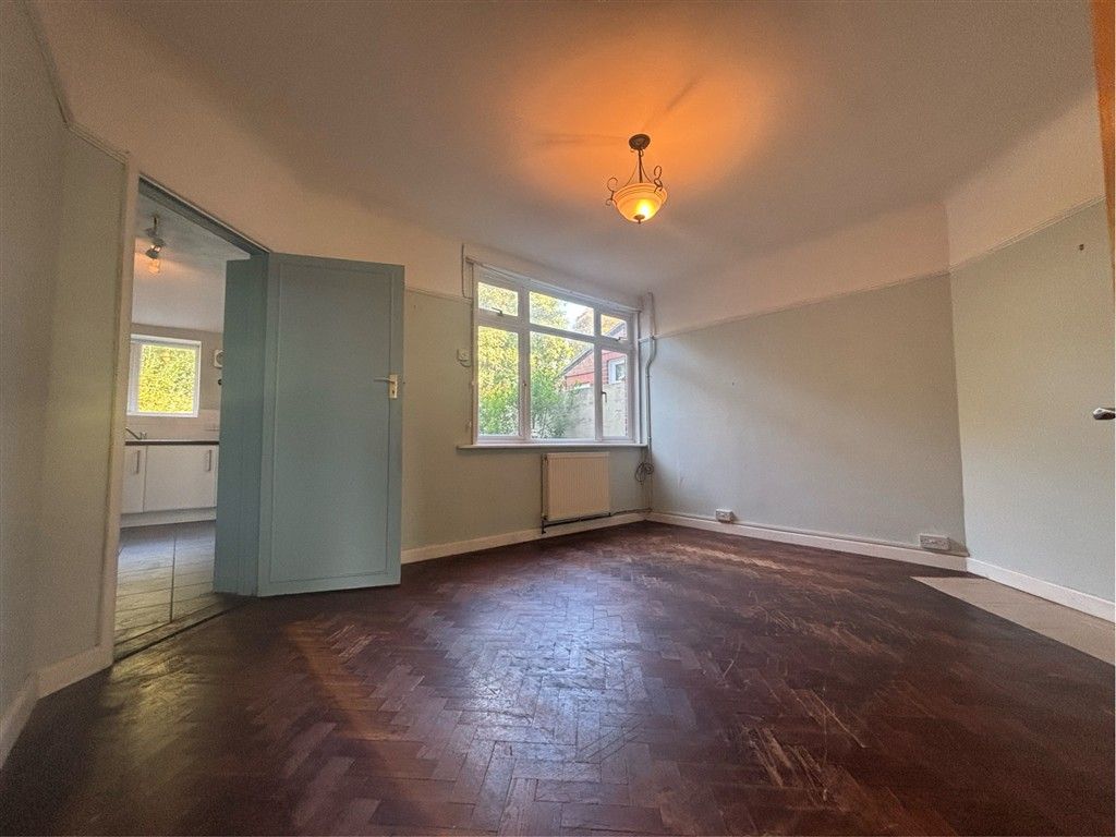 Property photo 3 of 8 Dining