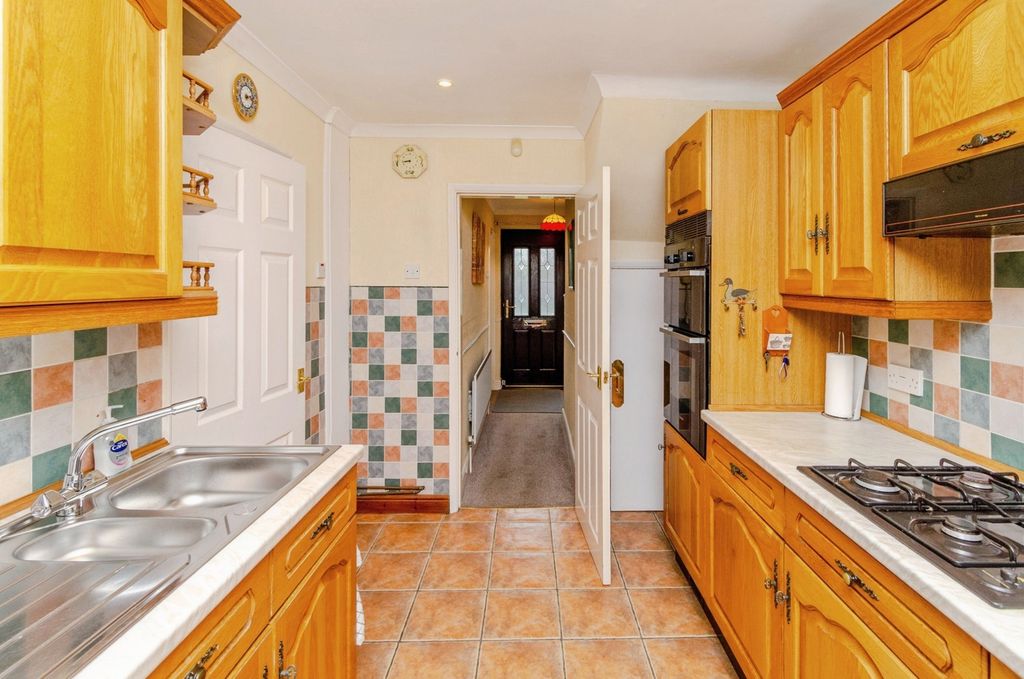 Property photo 3 of 17 Photo