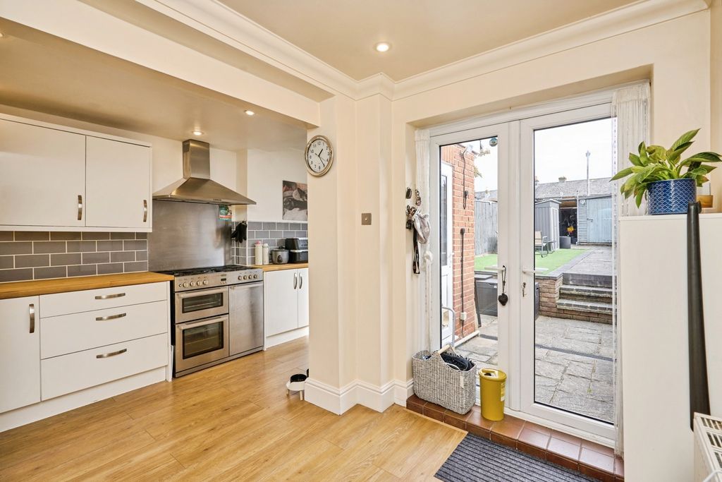 Property photo 2 of 17 Kitchen