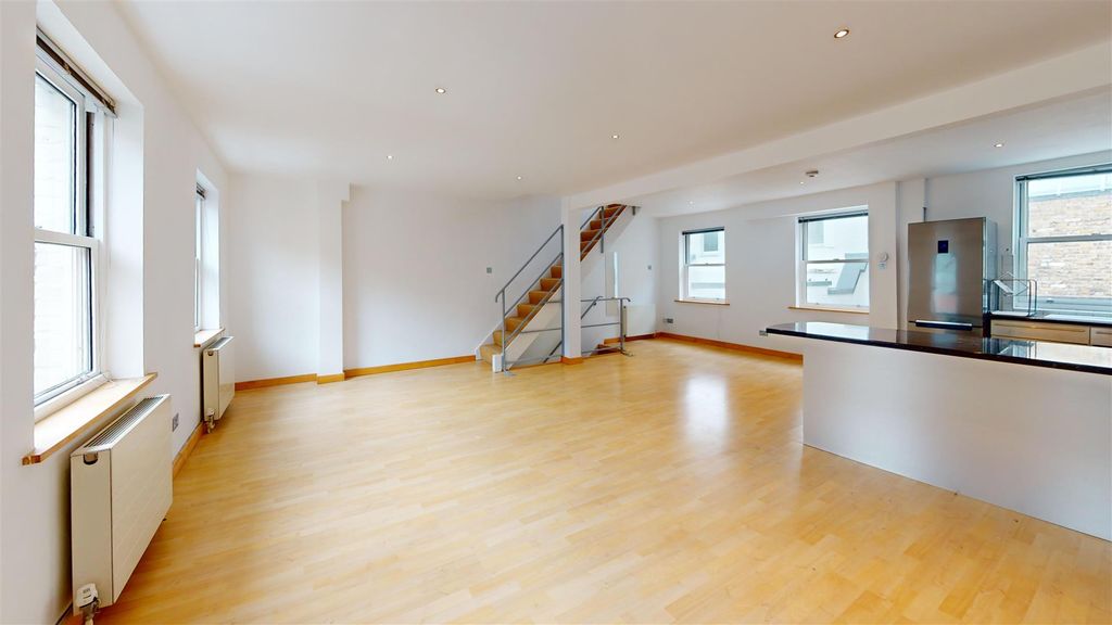 Property photo 1 of 14 Devonshire-Place-Mews-Living-Room.Jpg