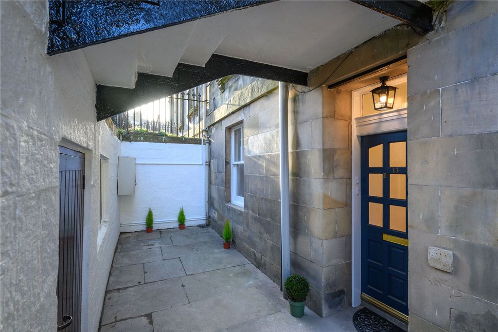 Property photo 3 of 29 Entrance