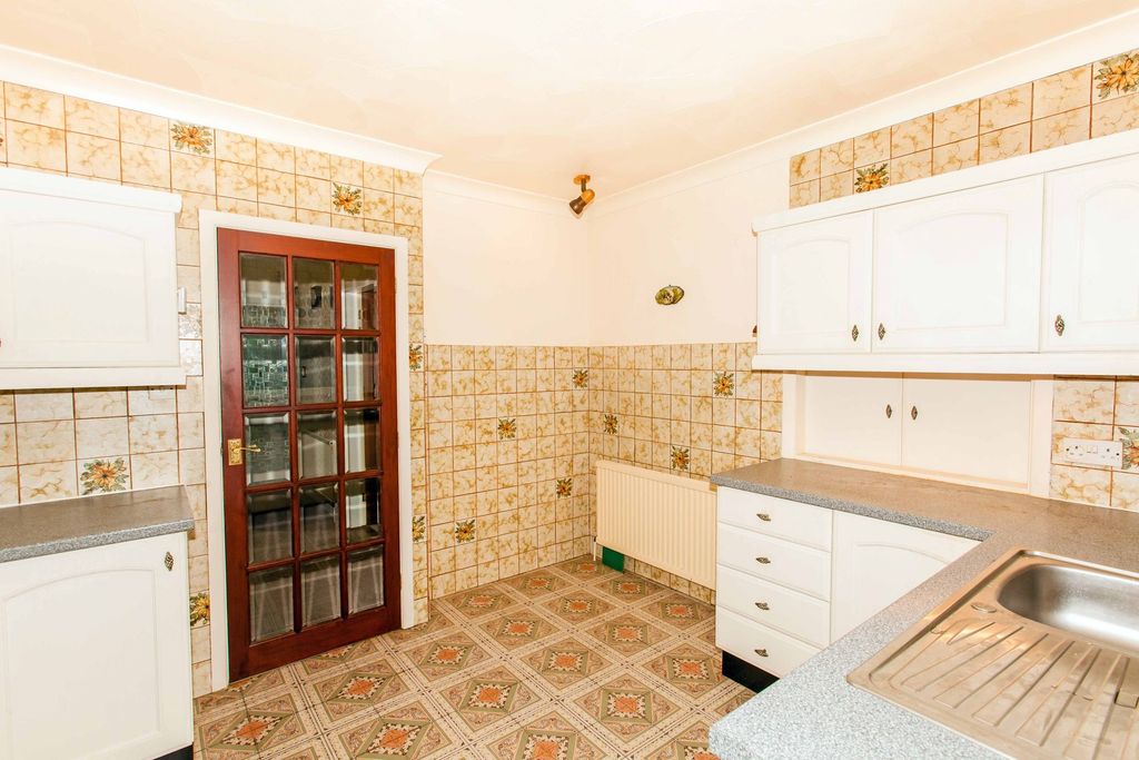 Property photo 3 of 27