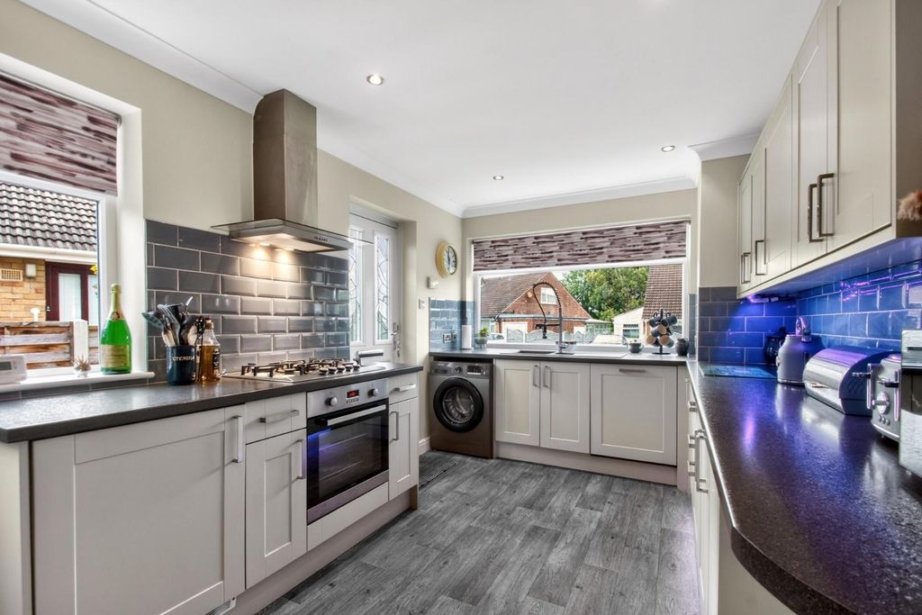 Property photo 2 of 17 14Poplarcrescent-18.Jpg