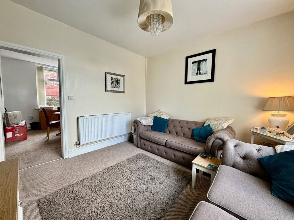 Property photo 2 of 40