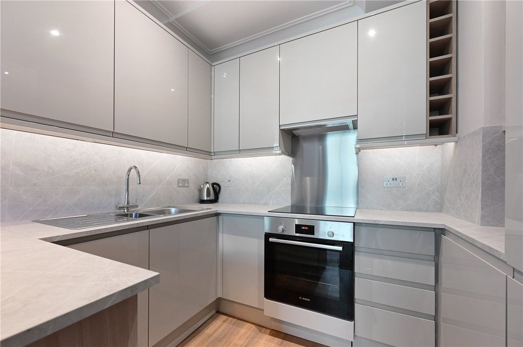 Property photo 3 of 8 Picture No. 10