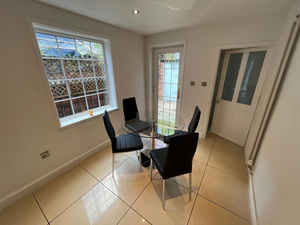 Property photo 3 of 12 704.Jpg