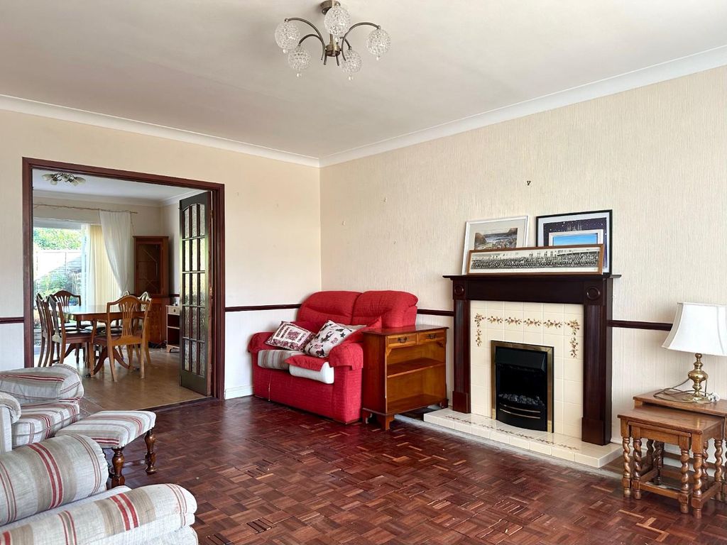 Property photo 3 of 35 Living Room